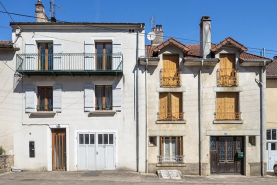 Maison ensemble d'édifices derrière façade © Région Bourgogne-Franche-Comté, Inventaire du patrimoine