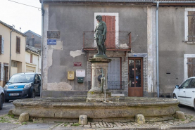 Fontaine bassin de fontaine sculpture © Région Bourgogne-Franche-Comté, Inventaire du patrimoine