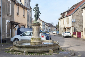 Fontaine bassin de fontaine sculpture © Région Bourgogne-Franche-Comté, Inventaire du patrimoine