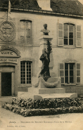 Buste mairie hôtel de ville obélisque © Archives départementales de la Haute-Saône