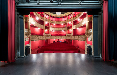 Salle, vue depuis la scène. © Pierre-Marie Barbe-Richaud, Région Bourgogne-Franche-Comté, Service Inventaire et Patrimoine, 2024