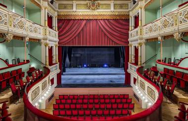 Théâtre de Dole (39) : la salle et la scène © phot. J. Mongreville / Région Bourgogne-Franche-Comté, Inventaire du patrimoine