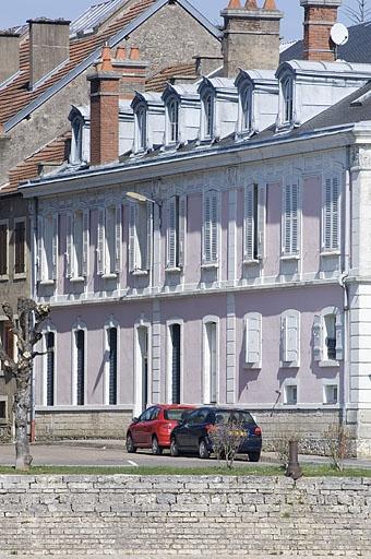 Gray (70) : un bâtiment donnant sur le quai Villeneuve © phot. J. Mongreville / Région Bourgogne-Franche-Comté, Inventaire du patrimoine, 2009