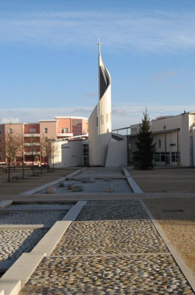 Centre cultuel Albert Decourtray, sur la place Granville à Dijon (21). © phot. GRAHAL / GRAHAL ; Région Bourgogne-Franche-Comté, Inventaire du patrimoine, 2009