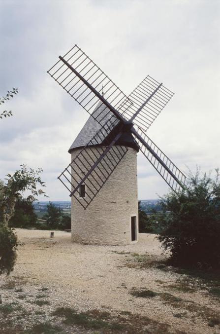 Moulin à vent à Santenay (21). © phot. J-L. Duthu / Région Bourgogne-Franche-Comté, Inventaire du patrimoine, 2001