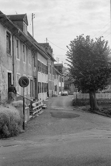 Beaucourt (90) : rue du Clocher © phot. B. Lardière / Région Bourgogne-Franche-Comté, Inventaire du patrimoine, 1982