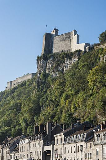 Citadelle de Besançon (25) : le front royal vu depuis Tarragnoz © phot. J. Mongreville / Région Bourgogne-Franche-Comté, Inventaire du patrimoine, 2015 Citadelle de Besançon (25) : le front royal vu depuis Tarragnoz © phot. J. Mongreville / Région Bourgogne-Franche-Comté, Inventaire du patrimoine, 2015
