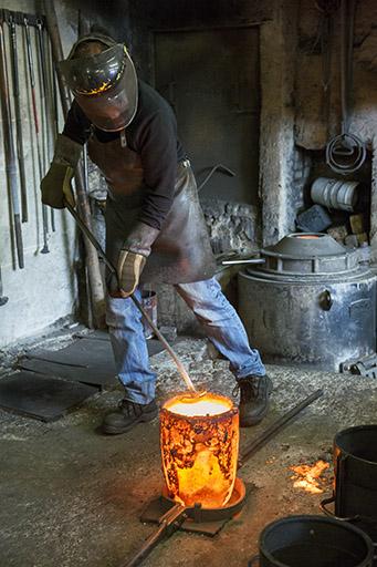 Labergement-Sainte-Marie (25) : fonderie de cloches Obertino, poche de bronze en fusion © phot. J. Mongreville / Région Bourgogne-Franche-Comté, Inventaire du patrimoine, 2015