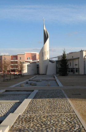 Centre cultuel Albert Decourtray, sur la place Granville à Dijon (21).