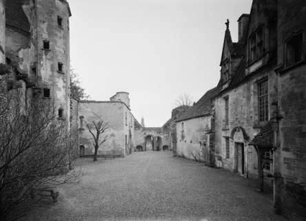  château fort © Région Bourgogne-Franche-Comté, Inventaire du patrimoine