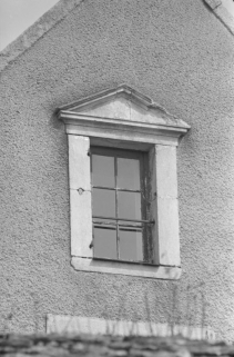 Détail d'une fenêtre donnant sur la cour fermée rue Venoise. © Région Bourgogne-Franche-Comté, Inventaire du patrimoine