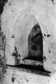 Chapelle, niche du mur ouest, en 1975. © Région Bourgogne-Franche-Comté, Inventaire du patrimoine