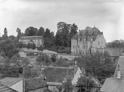 Vue d'ensemble du site avec le village. © Région Bourgogne-Franche-Comté, Inventaire du patrimoine