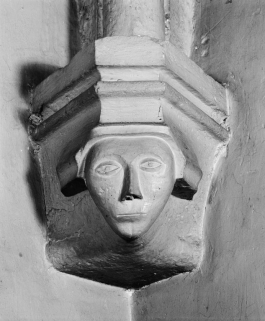 Chapelle droite : culot antérieur droit. © Région Bourgogne-Franche-Comté, Inventaire du patrimoine