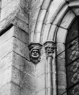 Façade antérieure : détail d'un culot. © Région Bourgogne-Franche-Comté, Inventaire du patrimoine