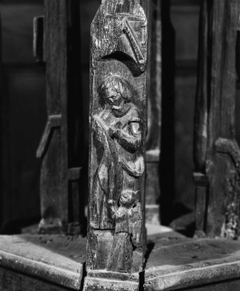 Piédestal : détail. © Région Bourgogne-Franche-Comté, Inventaire du patrimoine