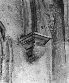 Culot droit de l'archivolte du portail de la nef. © Région Bourgogne-Franche-Comté, Inventaire du patrimoine