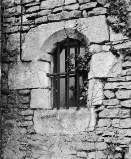 Fenêtre de la sacrisitie. © Région Bourgogne-Franche-Comté, Inventaire du patrimoine