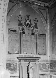 Décor peint de la chapelle droite : mur postérieur (peintures murales). © Région Bourgogne-Franche-Comté, Inventaire du patrimoine