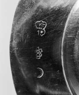 Détail des poinçons de la patène. © Région Bourgogne-Franche-Comté, Inventaire du patrimoine