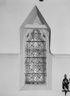 Fenêtre de la partie antérieure du choeur. © Région Bourgogne-Franche-Comté, Inventaire du patrimoine