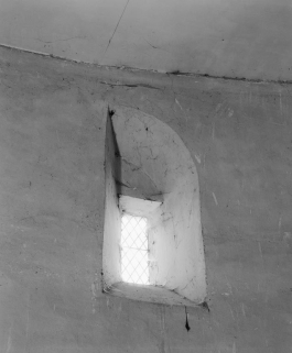 1ère fenêtre du mur droit de la nef. © Région Bourgogne-Franche-Comté, Inventaire du patrimoine