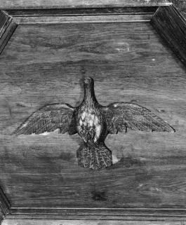 Détail du relief d'applique de l'abat-voix. © Région Bourgogne-Franche-Comté, Inventaire du patrimoine