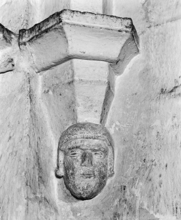 Bas-côté droit, 3ème travée : culot de l'angle postérieur gauche. © Région Bourgogne-Franche-Comté, Inventaire du patrimoine