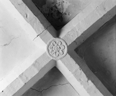 Bas-côté droit, 1ère travée : détail de la clef de voûte. © Région Bourgogne-Franche-Comté, Inventaire du patrimoine