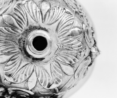 Détail des poinçons sur la fausse-coupe. © Région Bourgogne-Franche-Comté, Inventaire du patrimoine