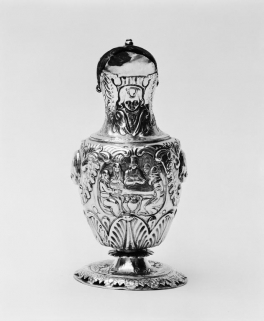 Vue de face de la burette V. © Région Bourgogne-Franche-Comté, Inventaire du patrimoine