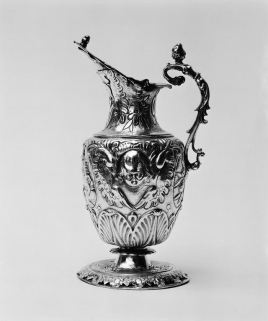 Vue de profil de la burette V. © Région Bourgogne-Franche-Comté, Inventaire du patrimoine