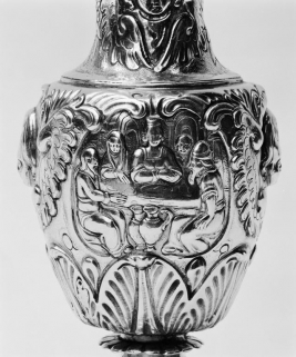 Détail du médaillon de la burette V. © Région Bourgogne-Franche-Comté, Inventaire du patrimoine