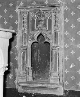 Lavabo de la chapelle antérieure droite. © Région Bourgogne-Franche-Comté, Inventaire du patrimoine
