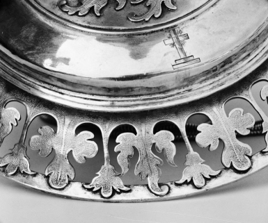 Détail du bord du pied du calice. © Région Bourgogne-Franche-Comté, Inventaire du patrimoine