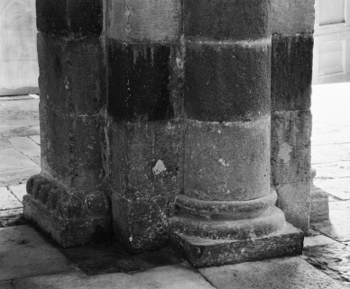 Détail de la base du pilier antérieur droit de la nef. © Région Bourgogne-Franche-Comté, Inventaire du patrimoine