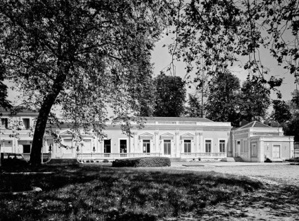 Casino, façade antérieure. © Région Bourgogne-Franche-Comté, Inventaire du patrimoine Casino, façade antérieure. © Région Bourgogne-Franche-Comté, Inventaire du patrimoine