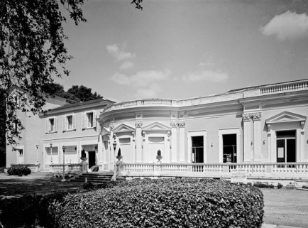 Casino, façade antérieure. © Région Bourgogne-Franche-Comté, Inventaire du patrimoine Casino, façade antérieure. © Région Bourgogne-Franche-Comté, Inventaire du patrimoine