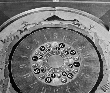 Casino, la salle de jeux : le jeu de la boule. © Région Bourgogne-Franche-Comté, Inventaire du patrimoine Casino, la salle de jeux : le jeu de la boule. © Région Bourgogne-Franche-Comté, Inventaire du patrimoine