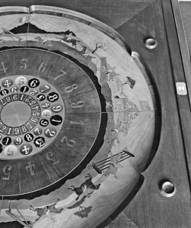 Casino, la salle de jeux : le jeu de la boule. © Région Bourgogne-Franche-Comté, Inventaire du patrimoine Casino, la salle de jeux : le jeu de la boule. © Région Bourgogne-Franche-Comté, Inventaire du patrimoine