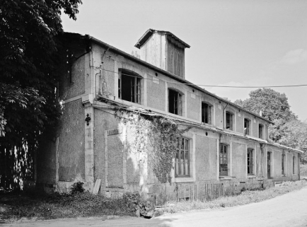 Magasin d'embouteillage, façade antérieure. © Région Bourgogne-Franche-Comté, Inventaire du patrimoine Magasin d'embouteillage, façade antérieure. © Région Bourgogne-Franche-Comté, Inventaire du patrimoine