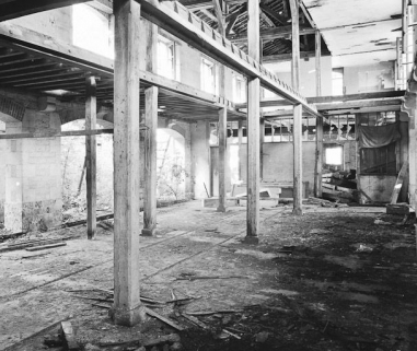 Magasin d'embouteillage, intérieur. © Région Bourgogne-Franche-Comté, Inventaire du patrimoine Magasin d'embouteillage, intérieur. © Région Bourgogne-Franche-Comté, Inventaire du patrimoine