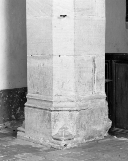 Travée sous clocher, base du pilier postérieur gauche © Région Bourgogne-Franche-Comté, Inventaire du patrimoine