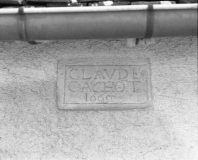 Elévation antérieure, inscription du porche © Région Bourgogne-Franche-Comté, Inventaire du patrimoine