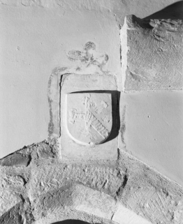 Choeur, mur gauche, blason de la chapelle seigneuriale © Région Bourgogne-Franche-Comté, Inventaire du patrimoine