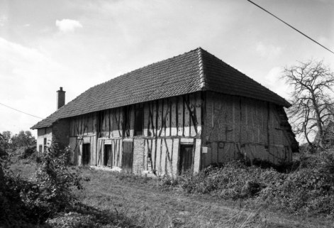Vue d'ensemble de trois-quarts droit. © Région Bourgogne-Franche-Comté, Inventaire du patrimoine Vue d'ensemble de trois-quarts droit. © Région Bourgogne-Franche-Comté, Inventaire du patrimoine