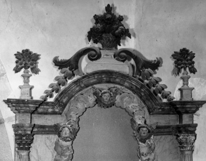 Retable droit, détail du couronnement © Région Bourgogne-Franche-Comté, Inventaire du patrimoine