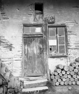 Porte du logis datée 1817 sur le linteau. © Région Bourgogne-Franche-Comté, Inventaire du patrimoine