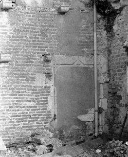 Chapelle seigneuriale, porte du mur antérieur © Région Bourgogne-Franche-Comté, Inventaire du patrimoine
