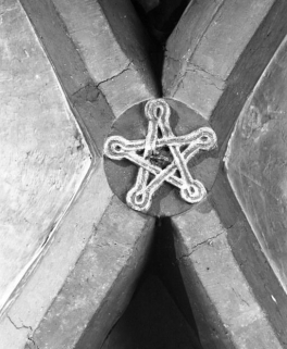 Choeur, clef de voûte de la deuxième travée © Région Bourgogne-Franche-Comté, Inventaire du patrimoine